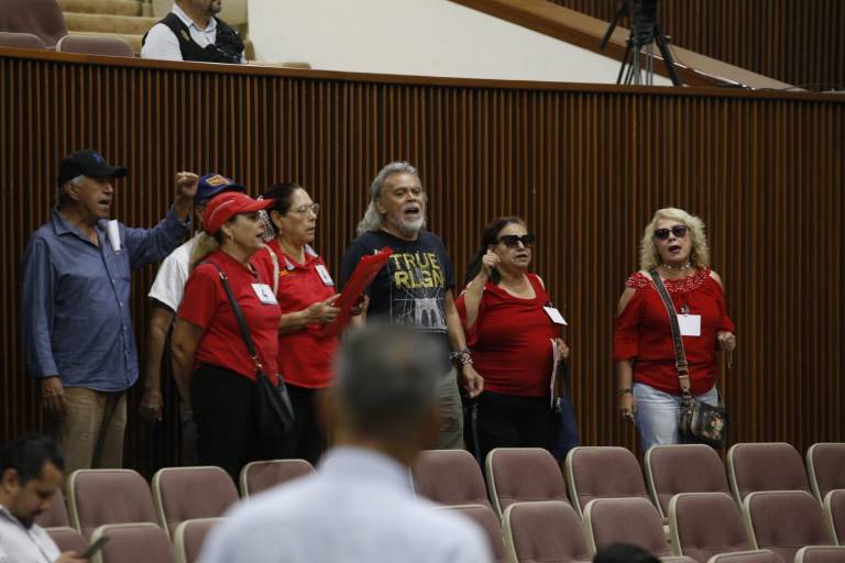 CNTE se manifiesta en el Congreso de Sinaloa como apoyo a movimiento nacional