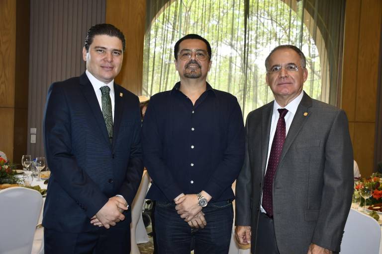 Reconoce trayectoria de sus docentes en el Día del Maestro