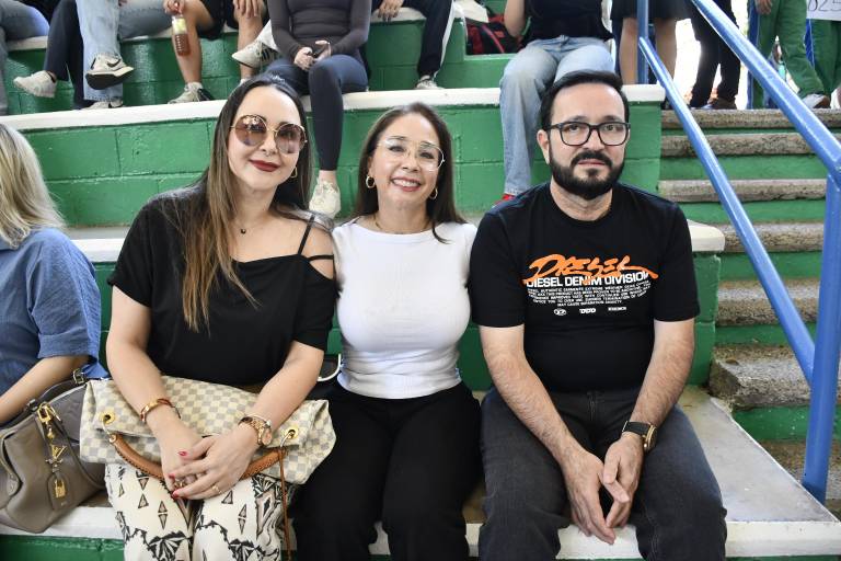 Con aplausos despide el Instituto Senda a su GENE 7 de Preparatoria