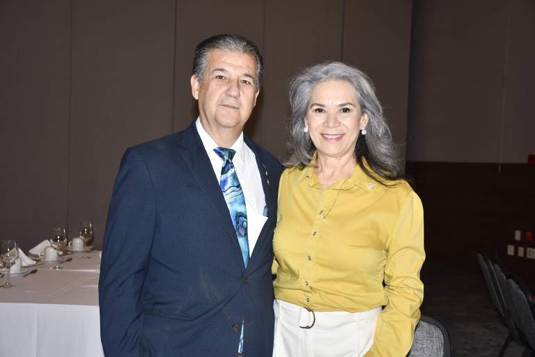 Realiza el Club Rotario Culiacán Oriente Cambio de Botones