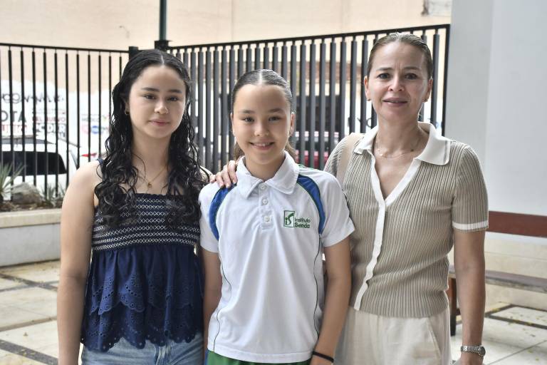 Agradecen a Dios, alumnos del Instituto Senda por culminar una etapa de su educación