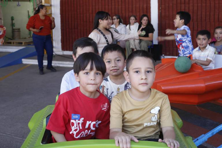 Con juegos mecánicos celebran su tradicional Día del Niño