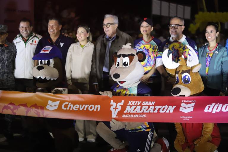 Rocha Moya da banderazo al Gran Maratón Mazatlán 2025