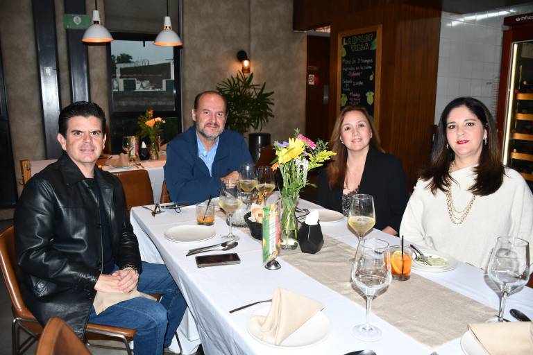 Disfrutan clientes y amigos de ‘La Dolce Villa’ con el chef Ignacio Osuna