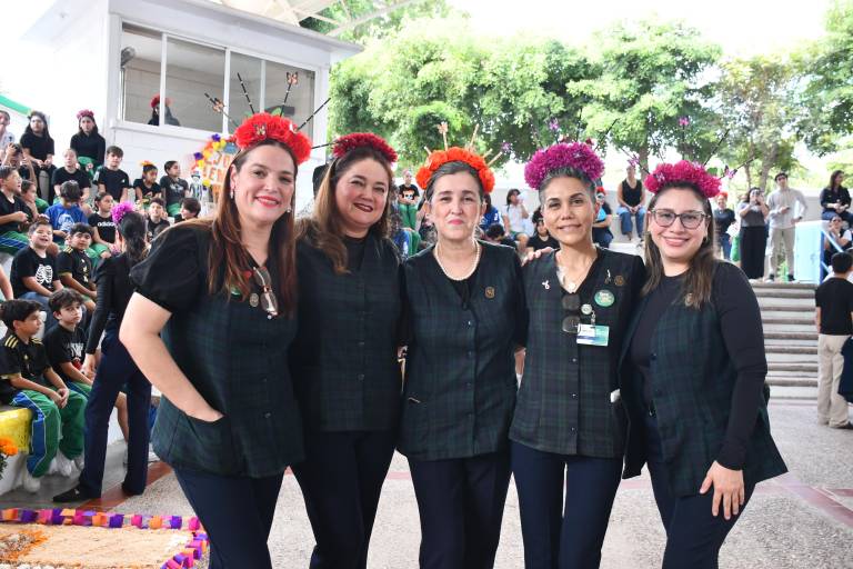 Dedican alumnos del Instituto Senda altares a ilustres escritores mexicanos