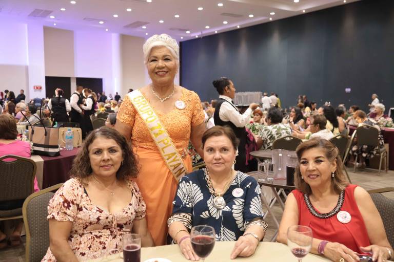 Celebra DIF Mazatlán a los jóvenes de corazón en su día