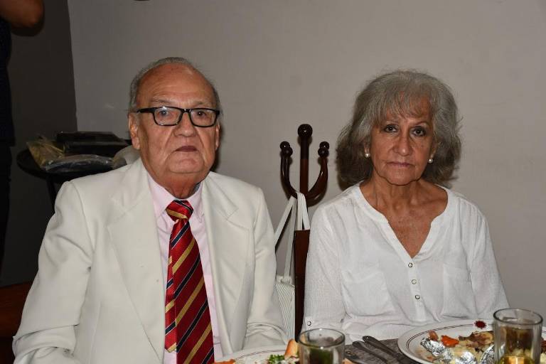 Disfrutan de ameno reencuentro la generación 1955 de la secundaria de la UAS