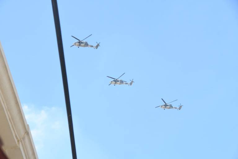Sobrevuelan helicópteros militares el centro de Culiacán