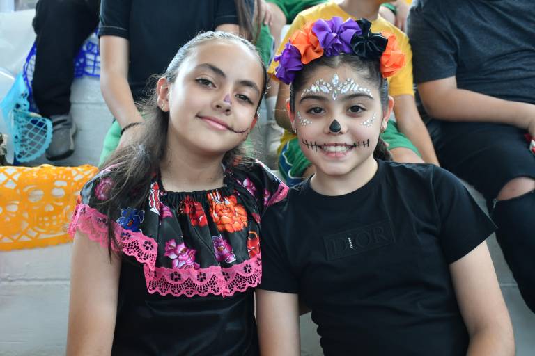 Dedican alumnos del Instituto Senda altares a ilustres escritores mexicanos