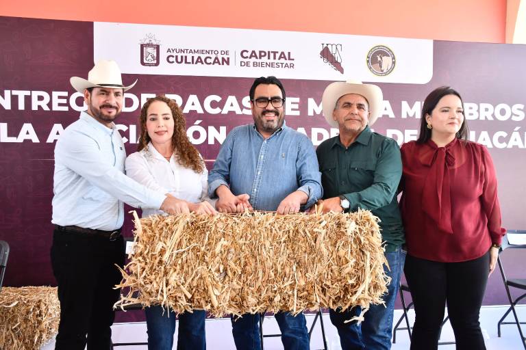 Entrega Gobierno de Culiacán pacas de maíz a ganaderos para mitigar falta de alimento