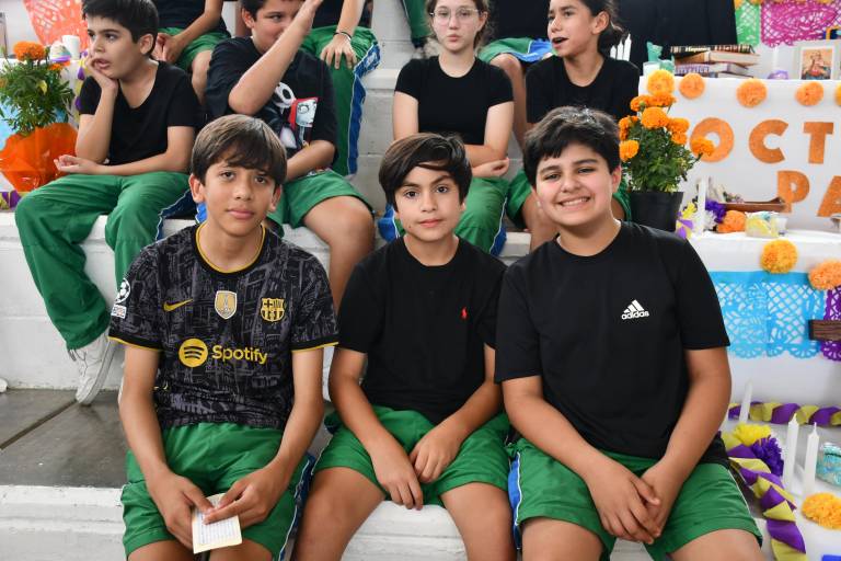 Dedican alumnos del Instituto Senda altares a ilustres escritores mexicanos