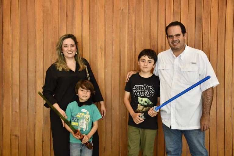 Disfrutan con la OSSLA y Guitar Wars Project de la Fuerza Jedi