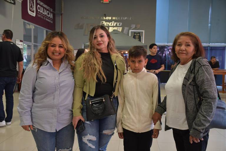 Disfrutan sinaloenses el inicio de la Cibacopa 2026