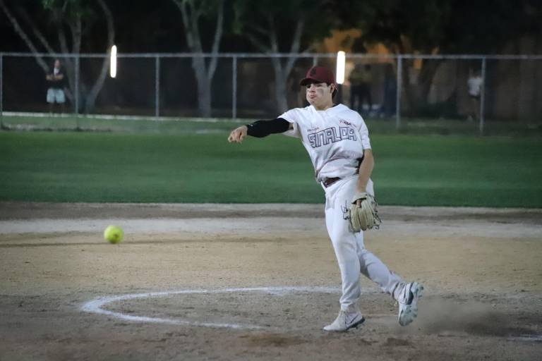 Sinaloense Oswaldo Pérez se cubre de gloria; lanza sin hit ni carrera a Guerrero
