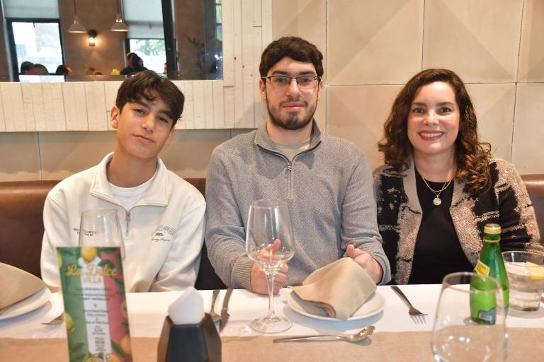 Disfrutan clientes y amigos de ‘La Dolce Villa’ con el chef Ignacio Osuna