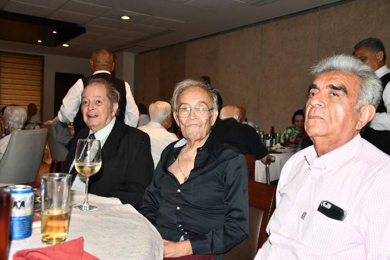 Disfrutan de ameno reencuentro la generación 1955 de la secundaria de la UAS