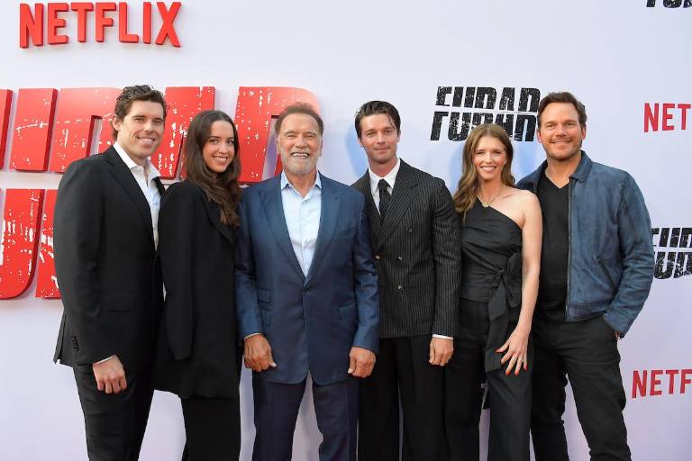 Reúne Arnold Schwarzenegger a sus cinco hijos en la alfombra de ‘Fubar’