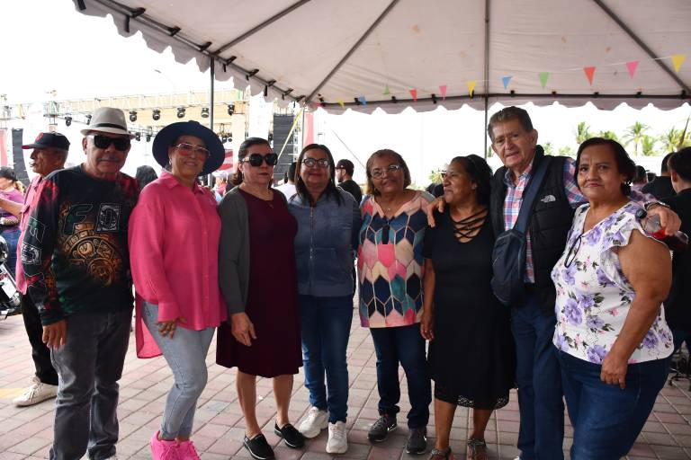 Disfrutan de la segunda edición del Festival del Ostión en Altata