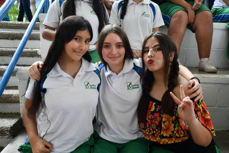 Dedican alumnos del Instituto Senda altares a ilustres escritores mexicanos