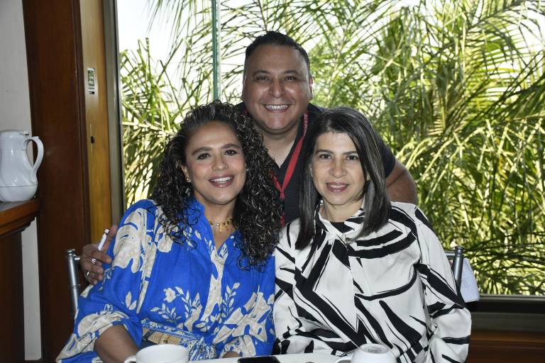 Reconocen trayectoria de la periodista Blanca Rosa Peinado