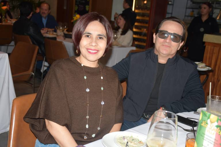 Disfrutan clientes y amigos de ‘La Dolce Villa’ con el chef Ignacio Osuna