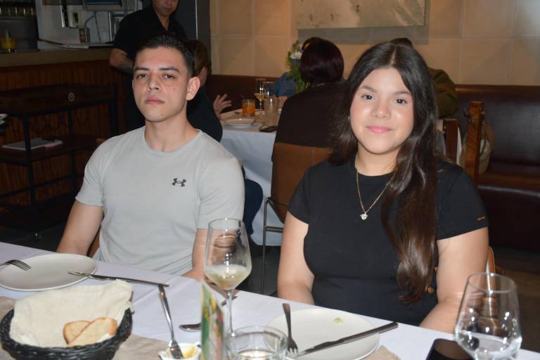 Disfrutan clientes y amigos de ‘La Dolce Villa’ con el chef Ignacio Osuna