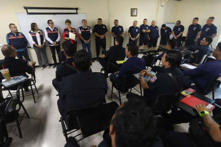 Falta capacitar a bomberos para atender edificios altos, señala director de Bomberos de Tijuana