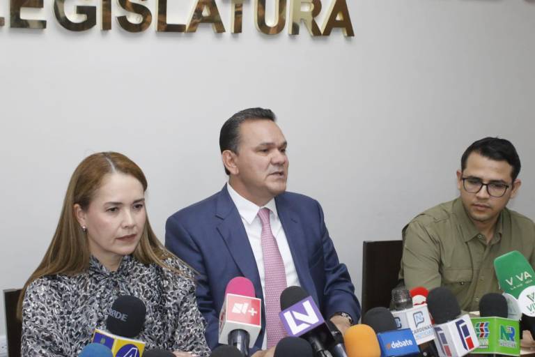 Presentan diputados de MC iniciativa para prohibir nepotismo y reelección desde 2027 en Sinaloa