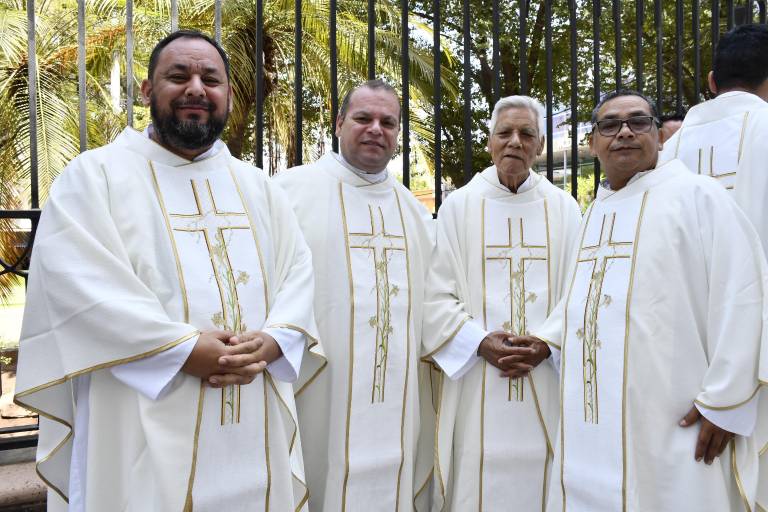 Renuevan sacerdotes sus promesas ministeriales en la Misa Crismal