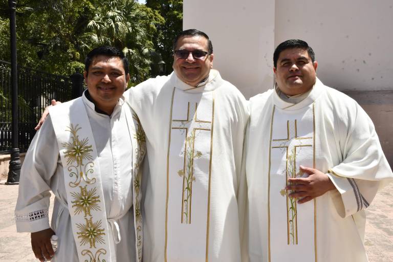 Renuevan sacerdotes sus promesas ministeriales en la Misa Crismal