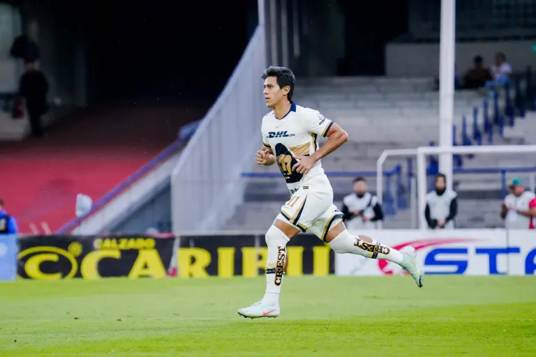Pumas renueva a José Juan Macías con contrato condicionado tras su lesión