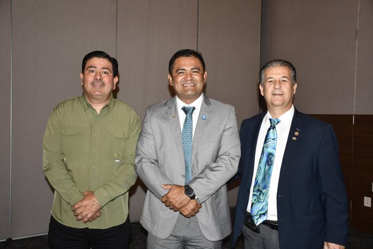Realiza el Club Rotario Culiacán Oriente Cambio de Botones