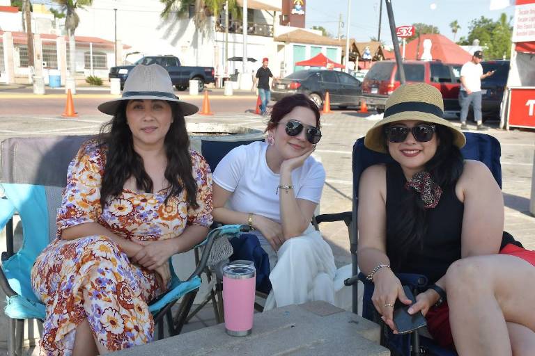 Disfrutan del Carnaval de Altata 2026 ‘Oleajes de Alegría’