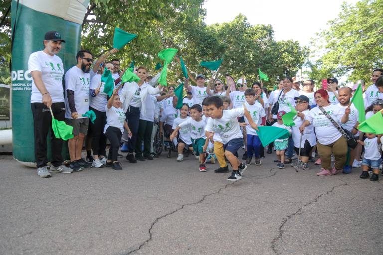 Más de 300 corredores participan en la Séptima Carrera de Talla Baja en el Jardín Botánico de Culiacán