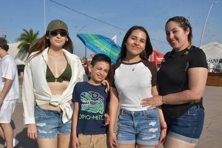 Disfrutan del Carnaval de Altata 2026 ‘Oleajes de Alegría’