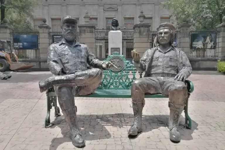 ¿Por qué retiraron ilegalmente las estatuas de Fidel Castro y ‘Che’ Guevara del Jardín Tabacalera?