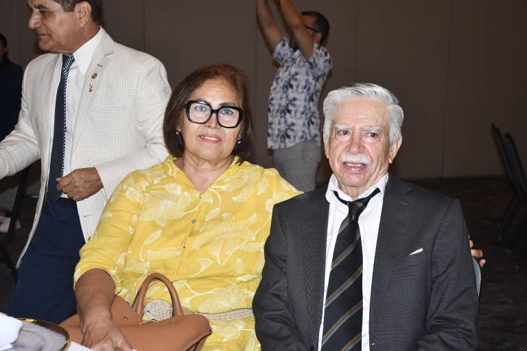 Realiza el Club Rotario Culiacán Oriente Cambio de Botones