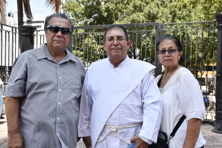 Renuevan sacerdotes sus promesas ministeriales en la Misa Crismal