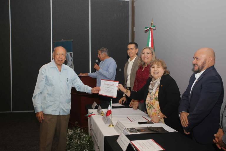 Contadores públicos reciben constancia anual de Desarrollo Profesional Continuo