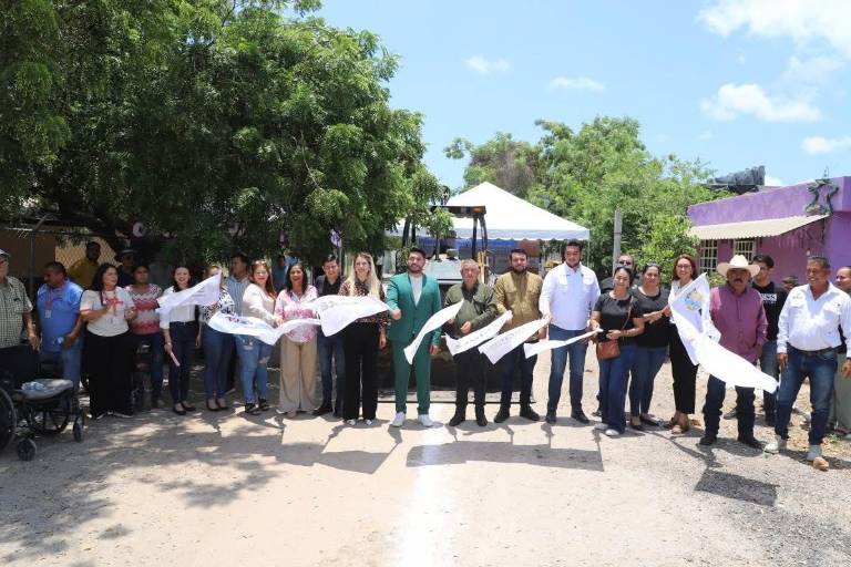 Inician los trabajos de pavimentación en avenida Los Álamos de la ciudad de La Cruz