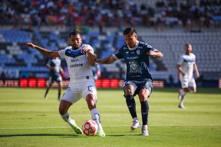 Pachuca se luce en casa goleando a Rayados