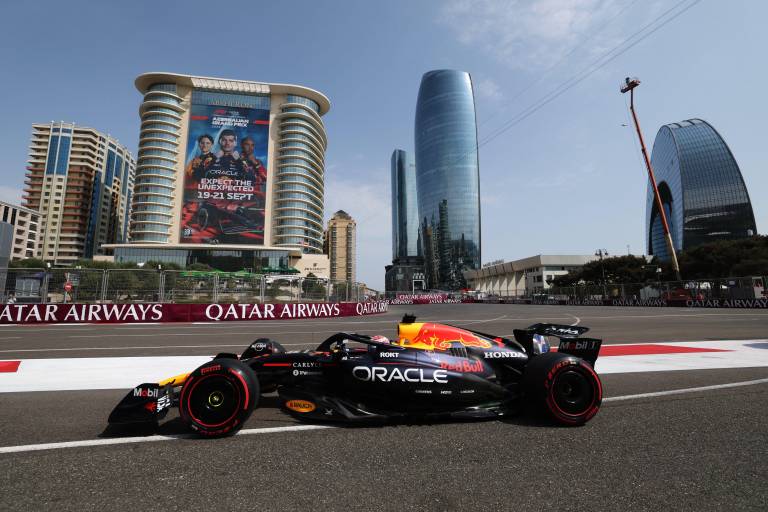 Hamilton lidera y Ferrari le roba el protagonismo a McLaren en Baku