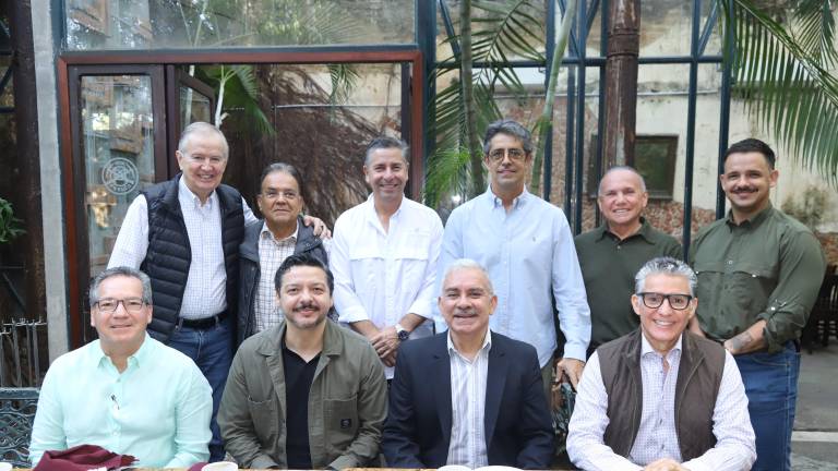 Consejeros de Coparmex Mazatlán organizaron un desayuno en honor a Adrián López Ortiz, tras recibir el Premio Nacional de Periodismo por uno de sus trabajos en la categoría de Periodismo de Opinión.