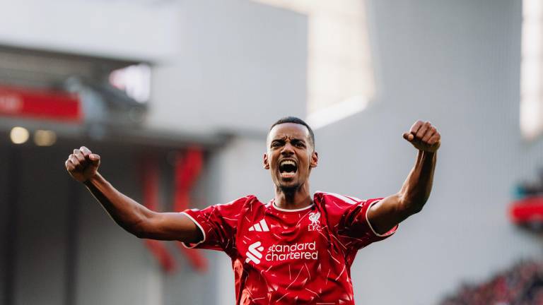 Alexander Isak marca el segundo gol del Liverpool.
