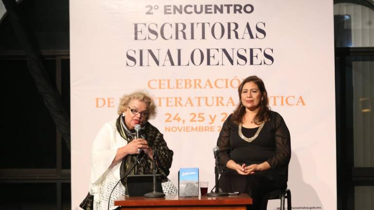 Julieta Montero fue la comentarista en la presentación del libro ‘Salicornios’, de Silvia Michel.