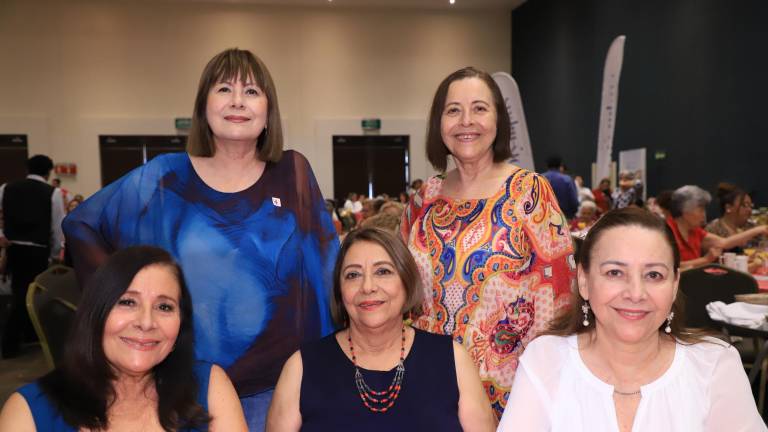 Rosa Isela, Leonor, Clara, Ana Luisa y Chuyita Lizárraga.