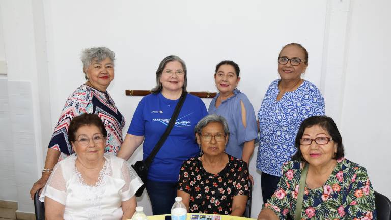 Gloria Sánchez. Rosy Ayala, Alejandrina Valdez, Georgina Zamudio, Dolores López, Rocío Altamirano y Virginia López.