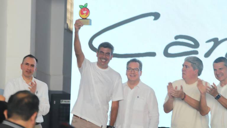El Banco de Alimentos Mazatlán entregó un reconocimiento a la Fundación Carlos Slim como agradecimiento por su respaldo y por contribuir a hacer realidad las nuevas instalaciones.