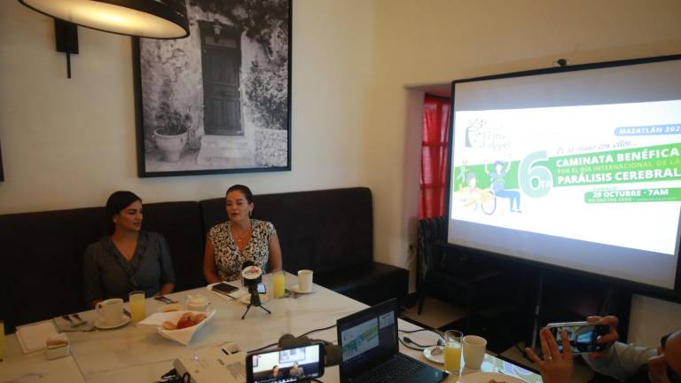 Conferencia para anunciar la Caminata Benéfica en memoria de Luisito.