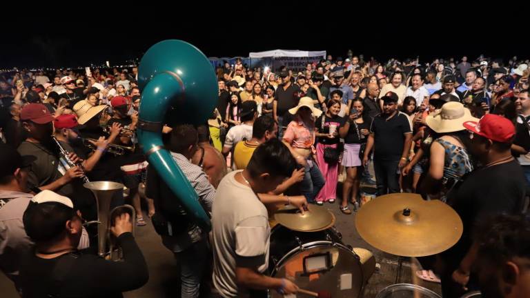 La música de banda puso a bailar a los presentes.